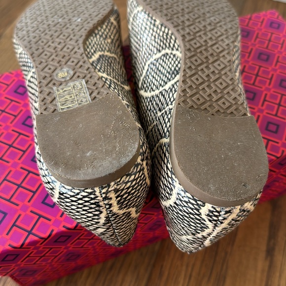 Tory Burch Reva Ballet Flats in Cobra Print Black Natural with Pewter Logo 8 - Picture 6 of 6